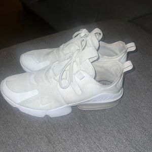 NIKE BARELY WORN NIKE AIR MAX - Size 7.5 Women’s running shoe